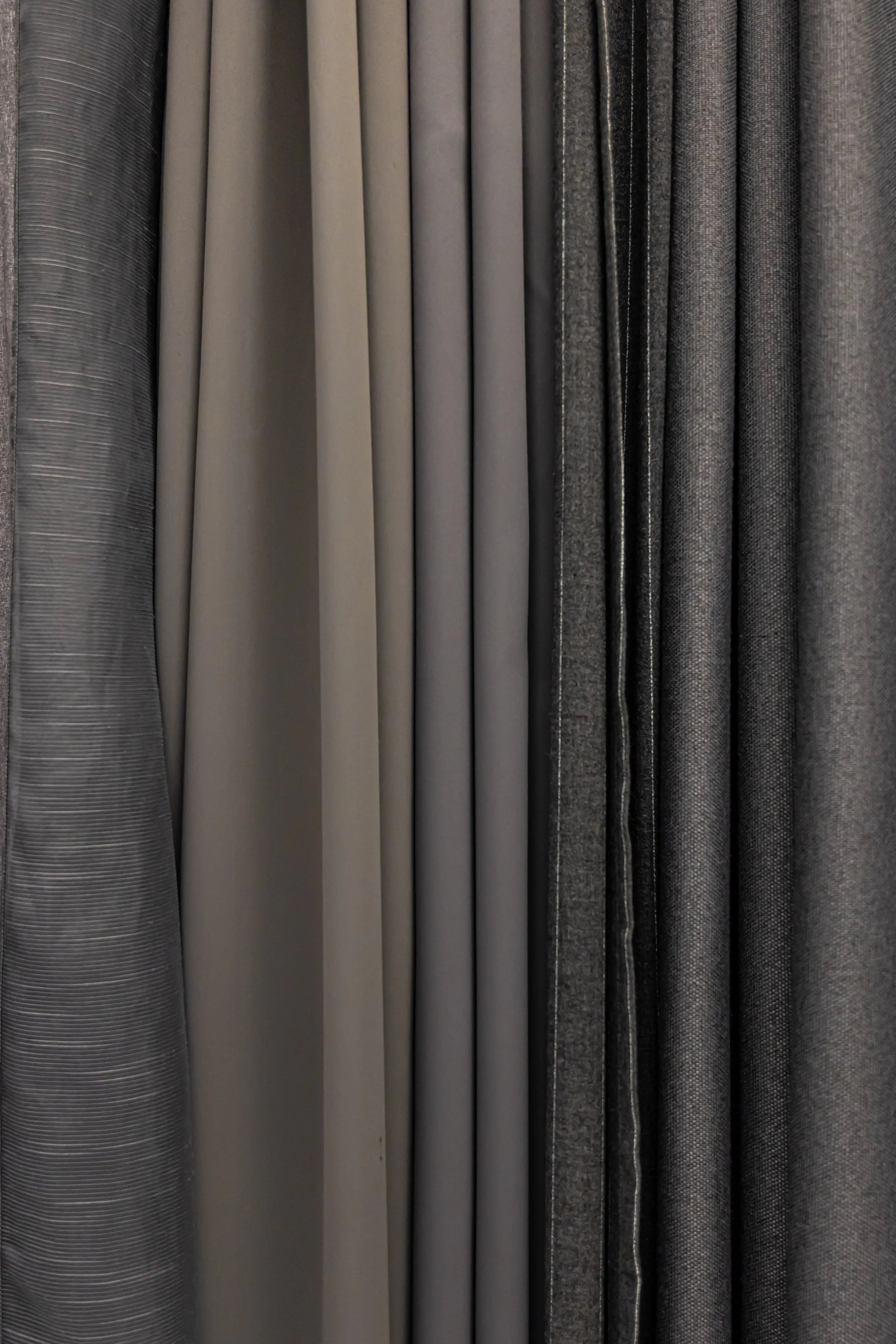 MEN'S SUITING