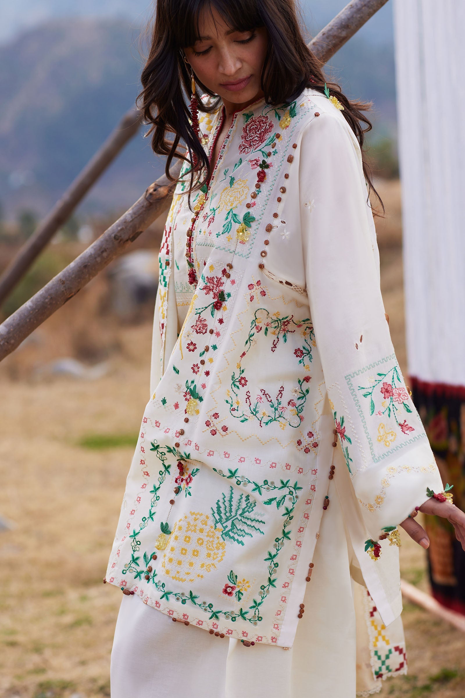 LAWN - ZAHA - MEILI - CǍI FĒNG 彩风 (ZL26-08 B)