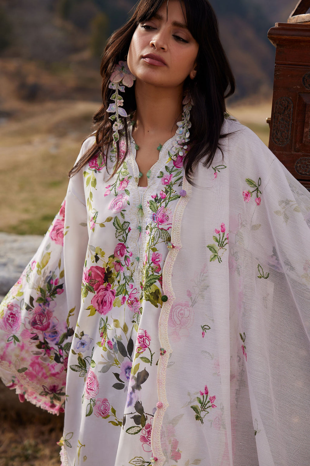 LAWN - ZAHA - MEILI - FĚN YÌ 粉意 (ZL26-11 A)