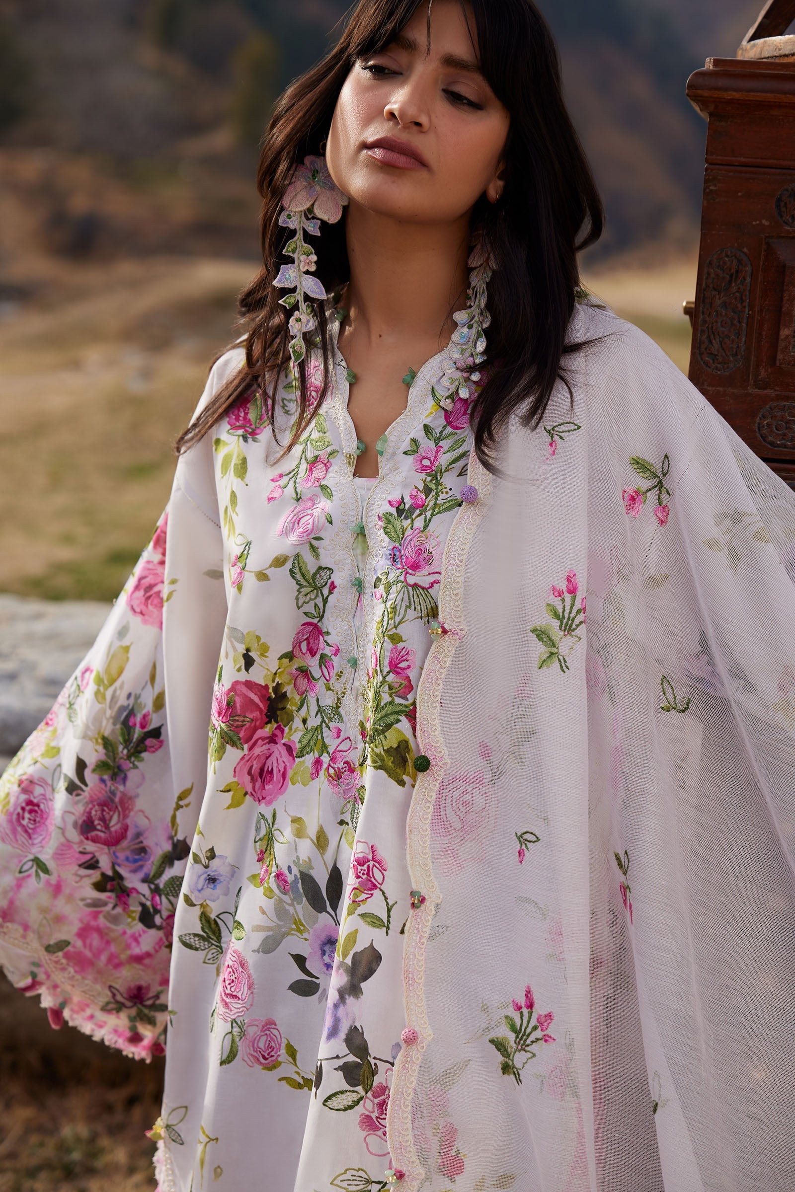 LAWN - ZAHA - MEILI - FĚN YÌ 粉意 (ZL26-11 A)