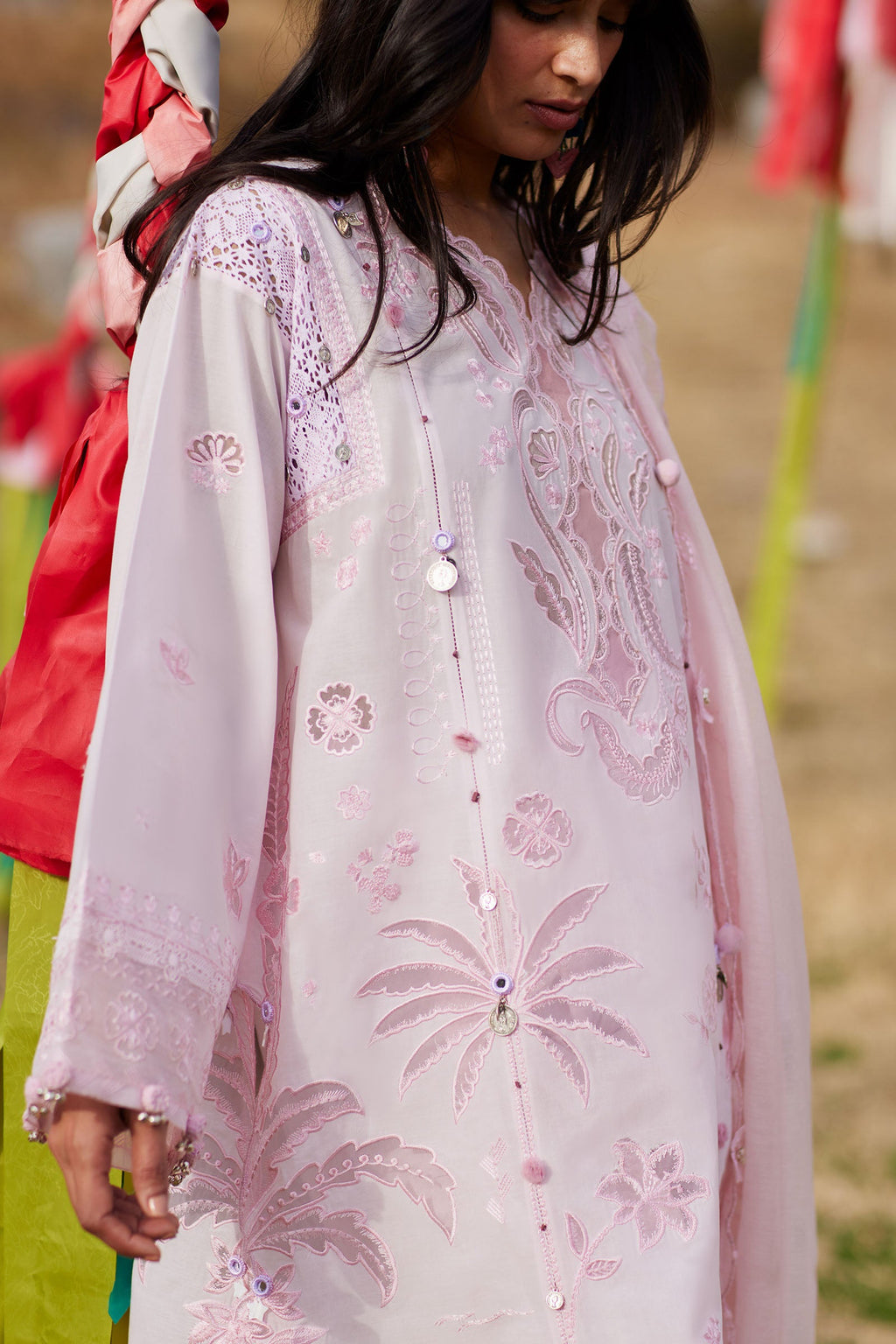 LAWN - ZAHA - MEILI - FĚN YÙN 粉韵 (ZL26-09 B)