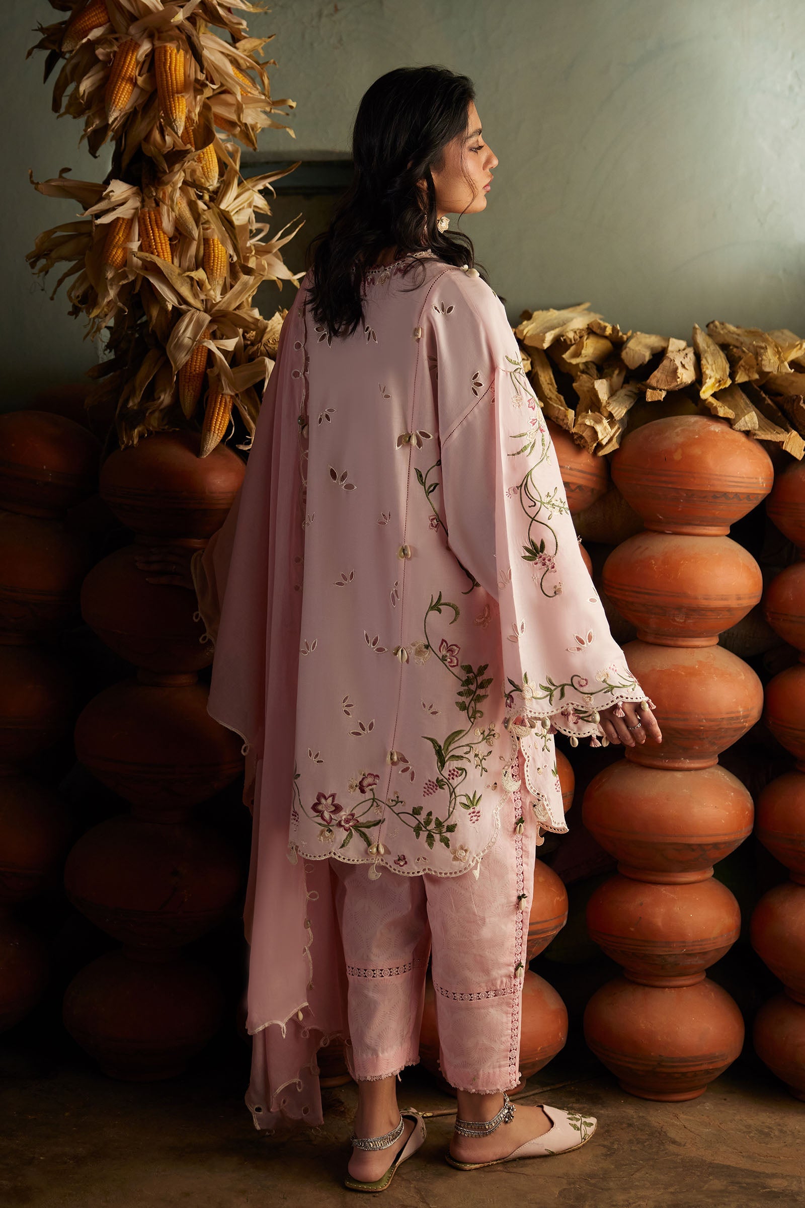 LAWN - ZAHA - MEILI - JIĀYĪN 嘉音 (ZL26-04 A)