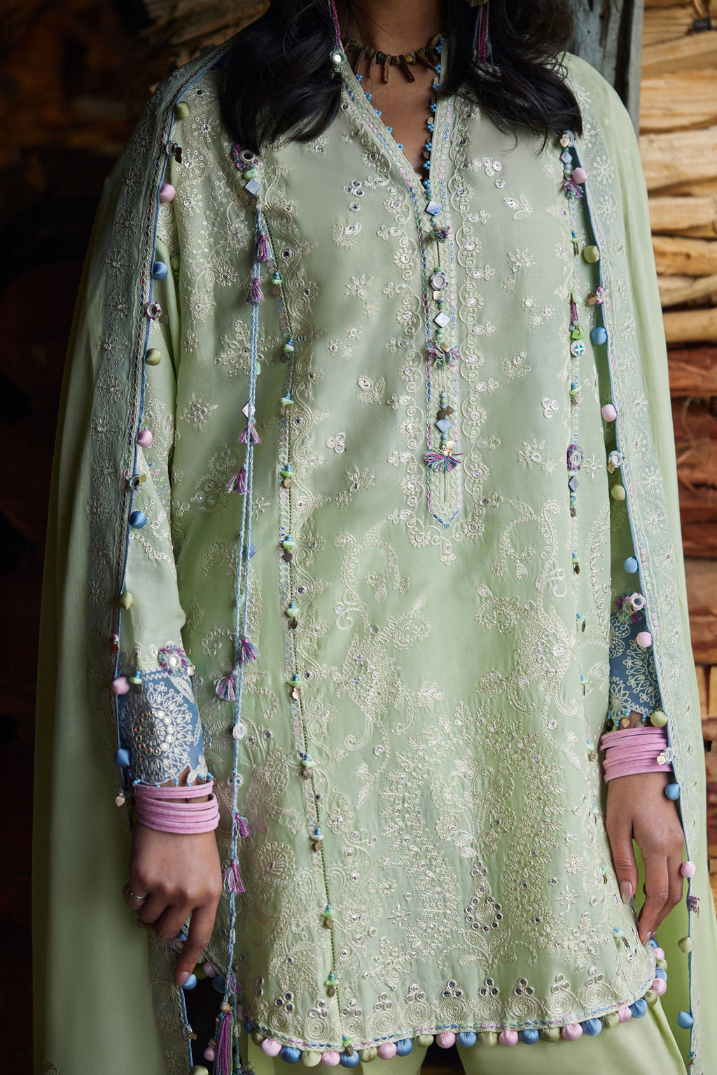 LAWN - ZAHA - MEILI - RÙYÁ 乳雅 (ZL26-02 A)