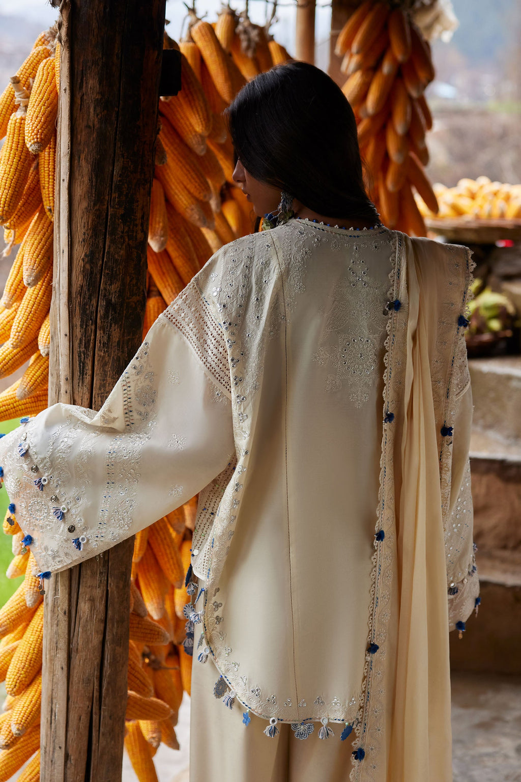 LAWN - ZAHA - MEILI - RÙYÁ 乳雅 (ZL26-02 B)