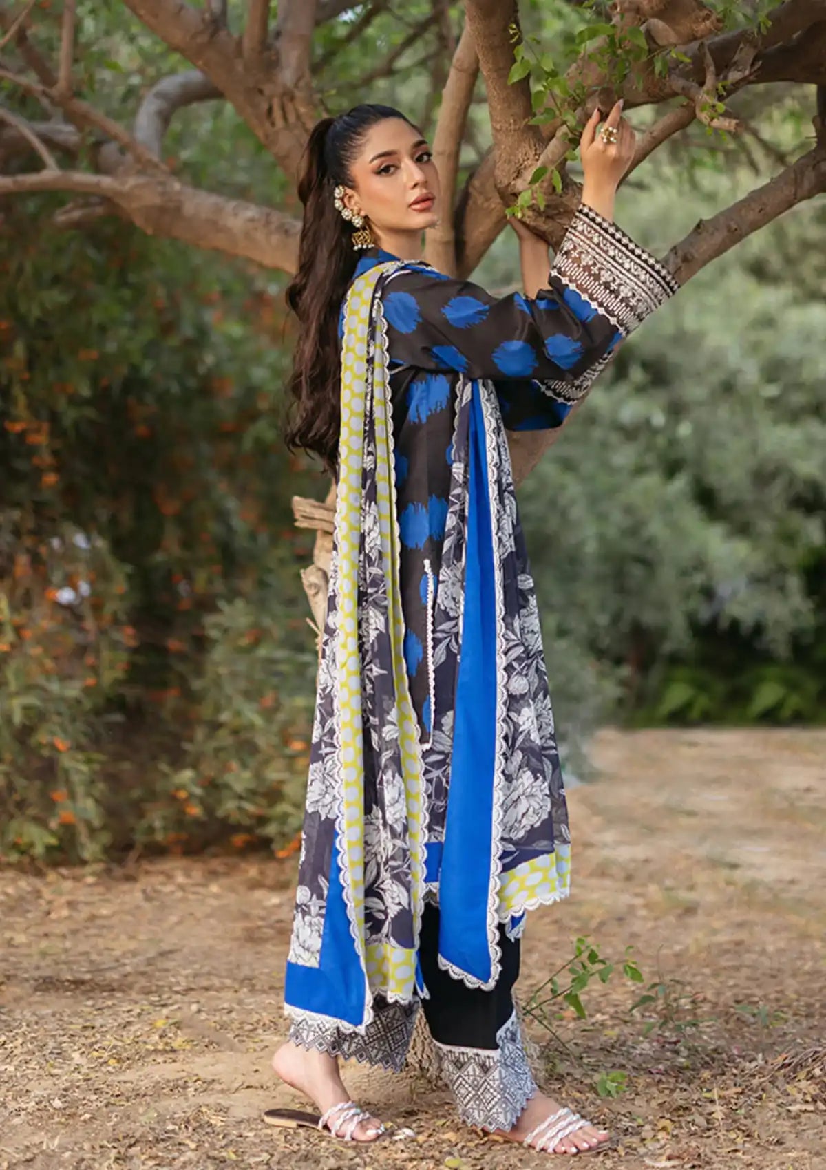 LAWN - ZAINAB CHOTTANI - TAHRA LAWN - FREYA 10-B - (SALE)