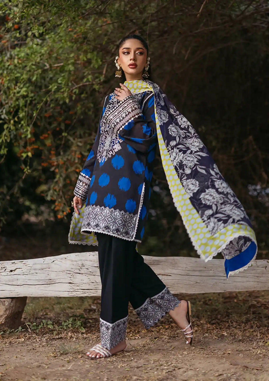 LAWN - ZAINAB CHOTTANI - TAHRA LAWN - FREYA 10-B - (SALE)