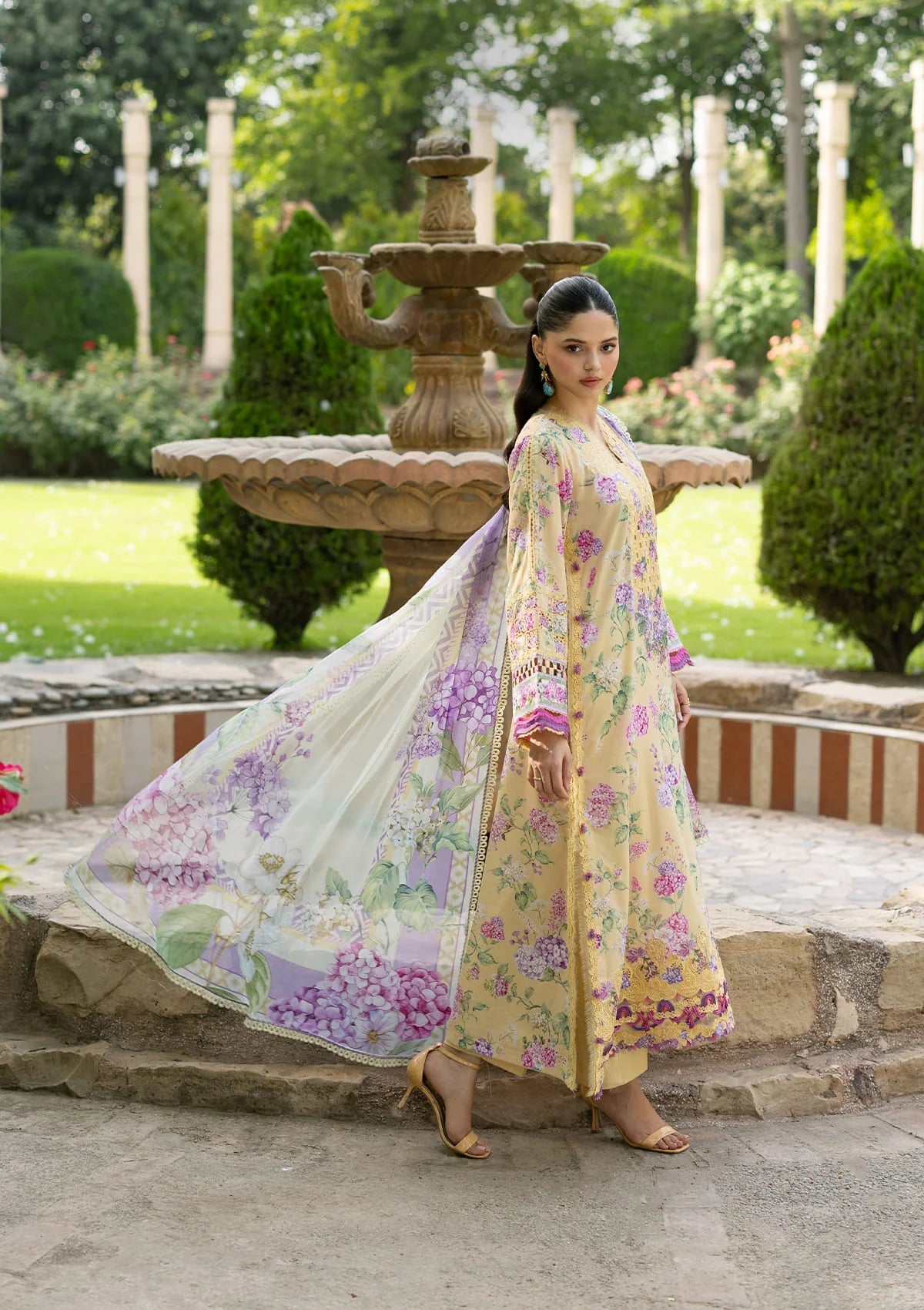 Lawn - Elaf Premium - Signature Embroidered 26 - Vol II - ESG-7A STELLA