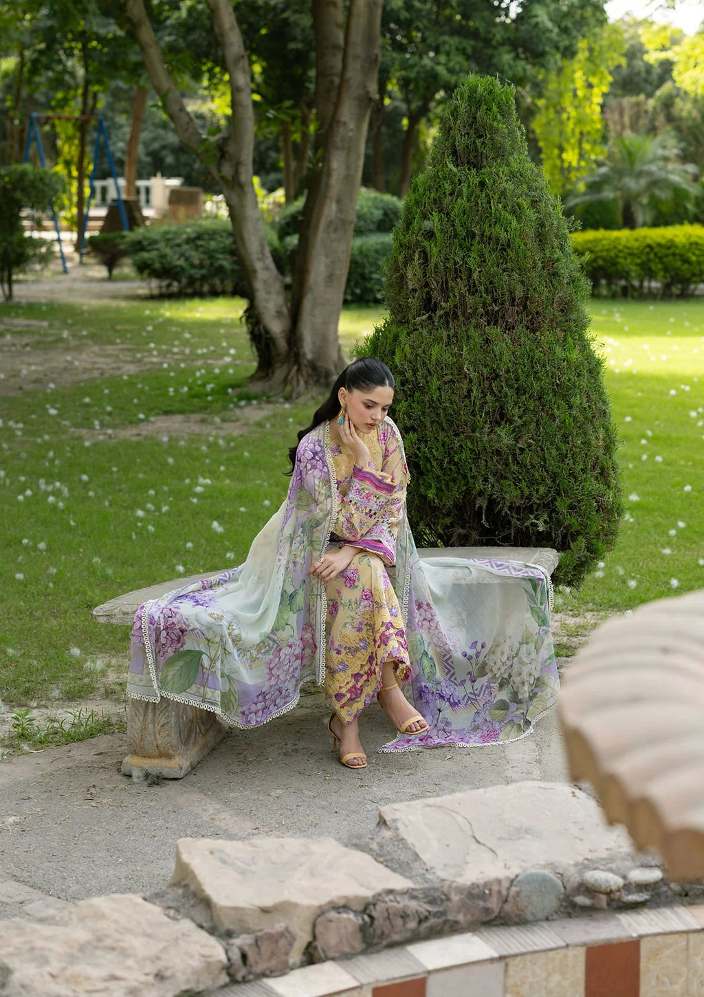 Lawn - Elaf Premium - Signature Embroidered 26 - Vol II - ESG-7A STELLA