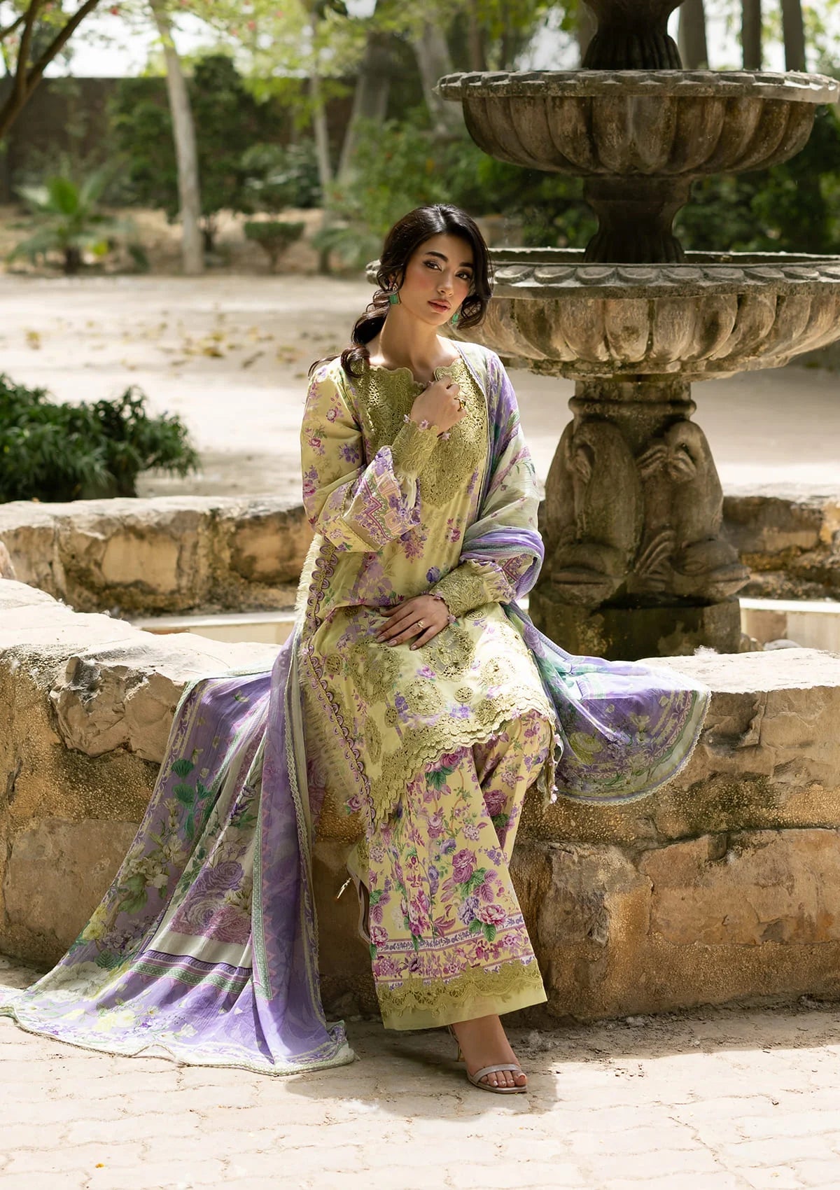 Lawn - Elaf Premium - Signature Embroidered 26 - Vol II - ESG-8A OLIVIA