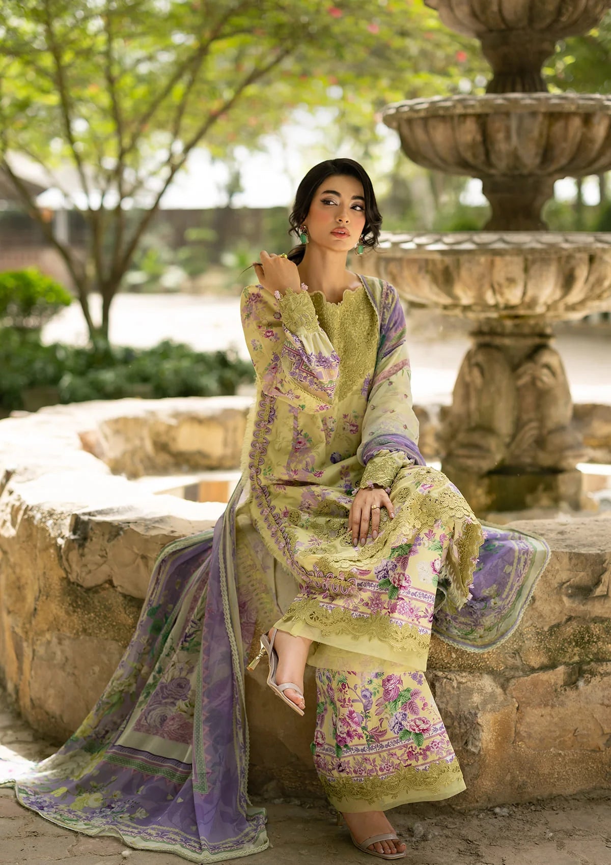 Lawn - Elaf Premium - Signature Embroidered 26 - Vol II - ESG-8A OLIVIA