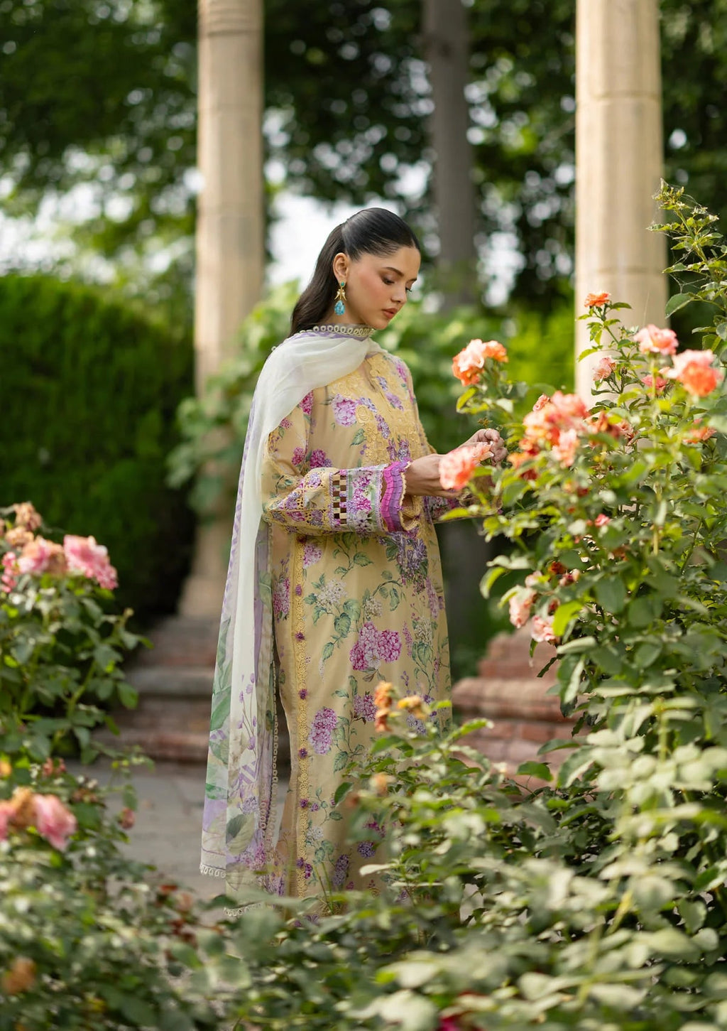Lawn - Elaf Premium - Signature Embroidered 26 - Vol II - ESG-7A STELLA