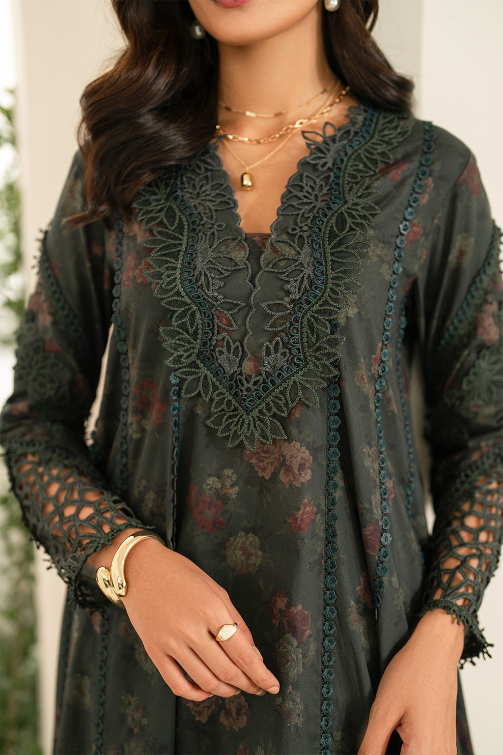 LAWN - IZNIK - FESTIVE LAWN - IBE-08
