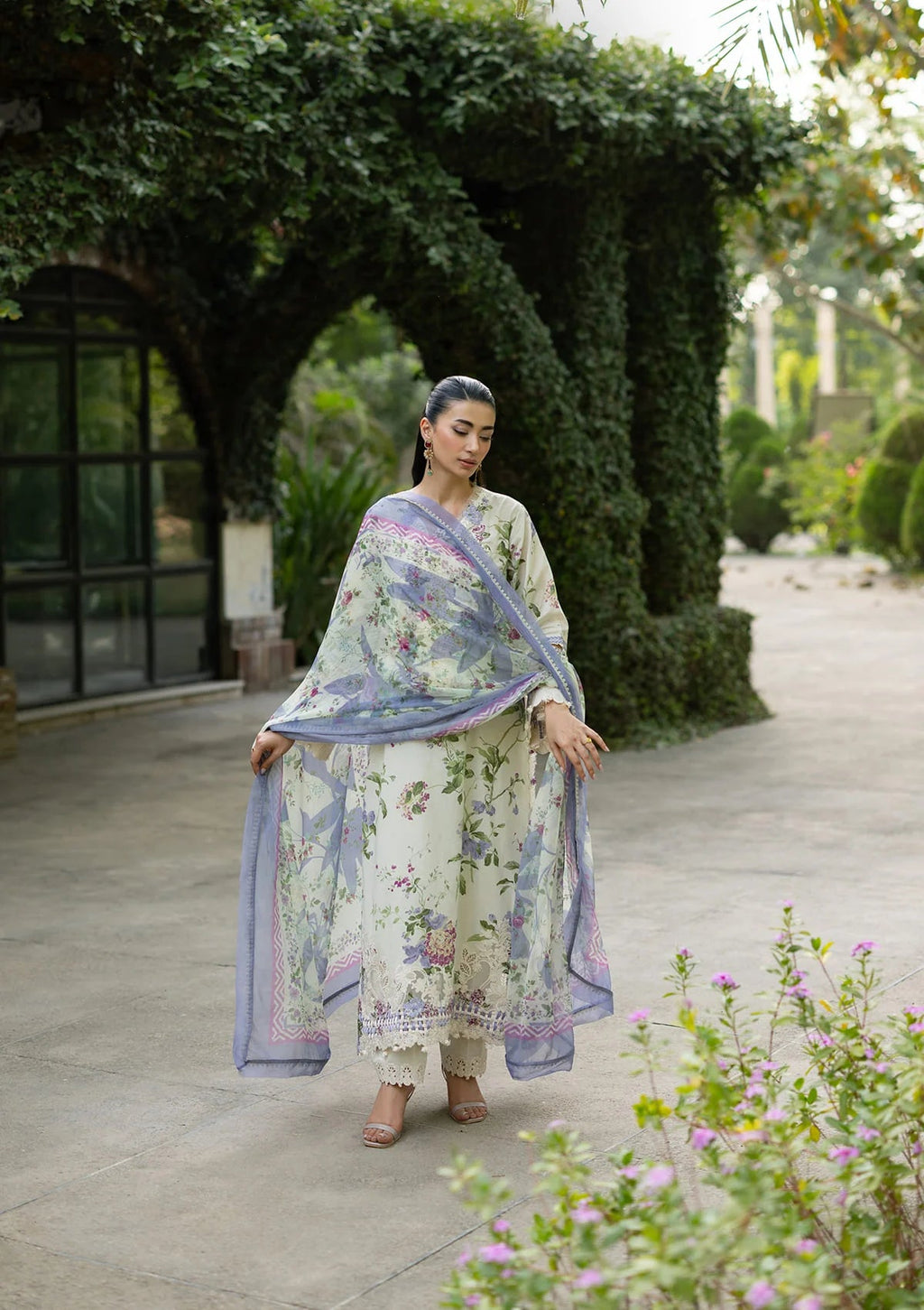 Lawn - Elaf Premium - Signature Embroidered 26 - Vol II - ESG-3B KATIE