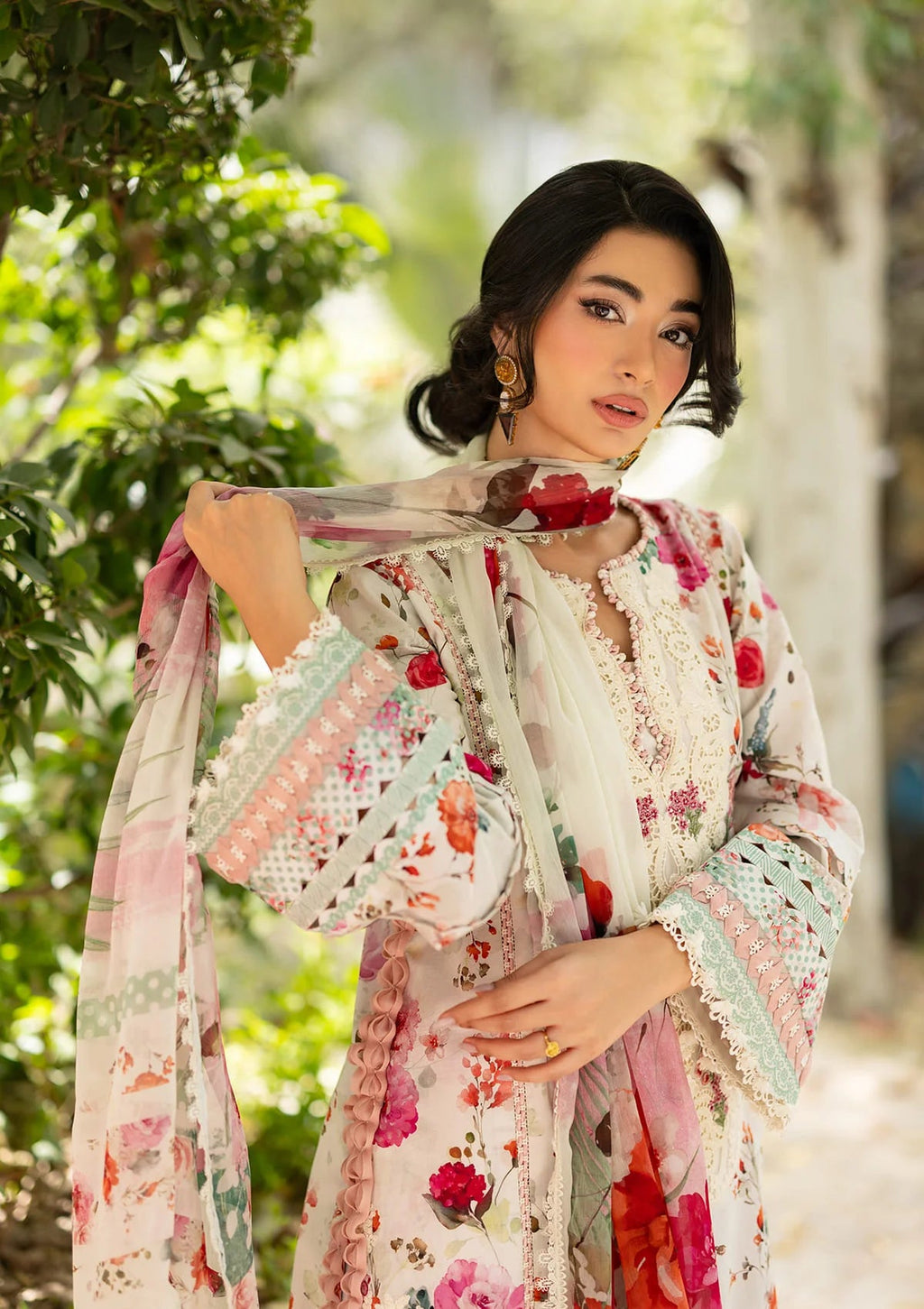 Lawn - Elaf Premium - Signature Embroidered 26 - Vol II - ESG-4A CLAIRE