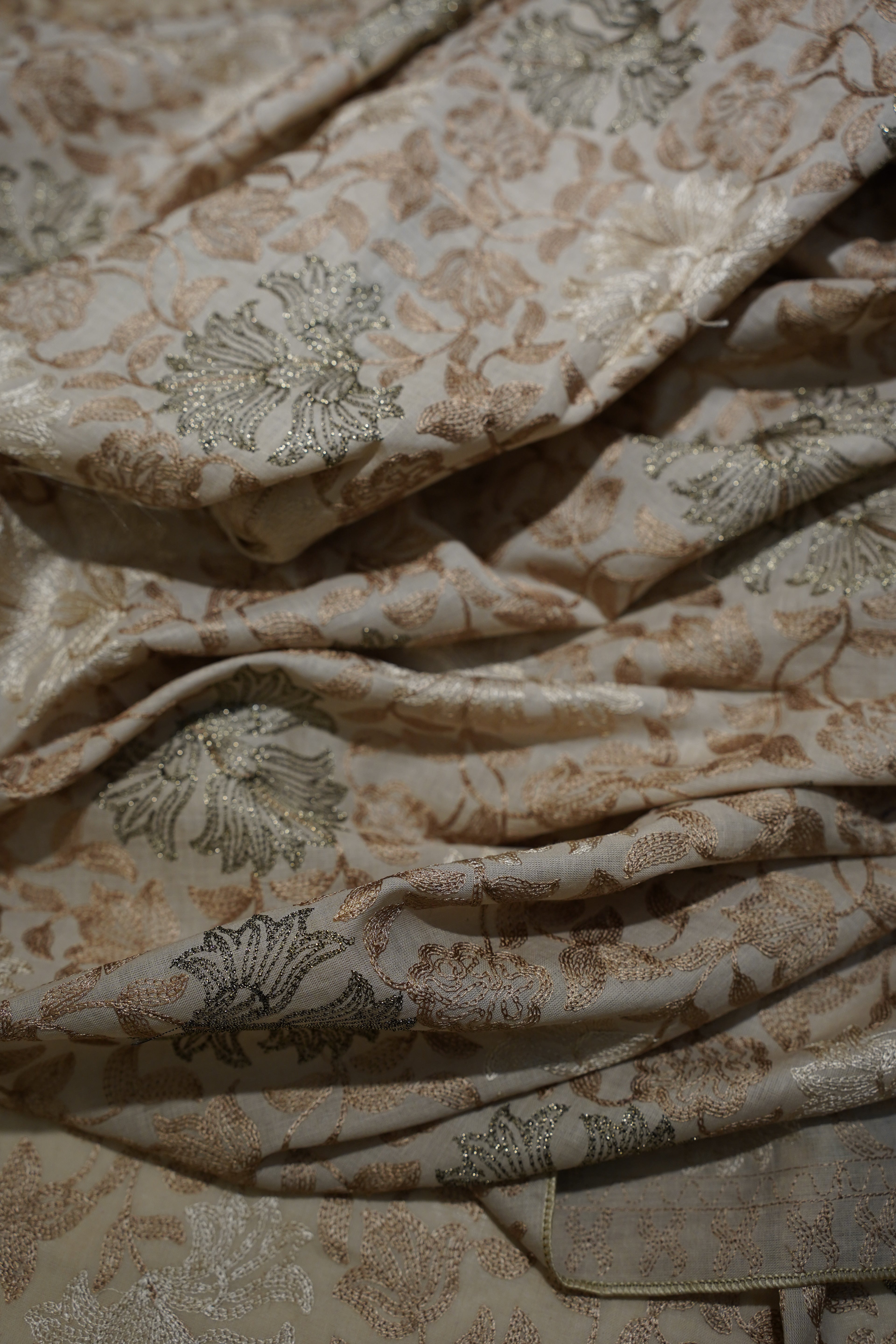 Thilla Thread Work Lawn Shawl