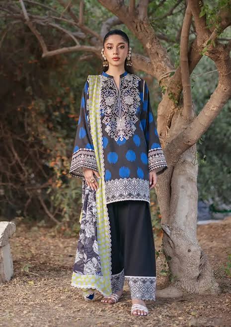 LAWN - ZAINAB CHOTTANI - TAHRA LAWN - FREYA 10-B - (SALE)