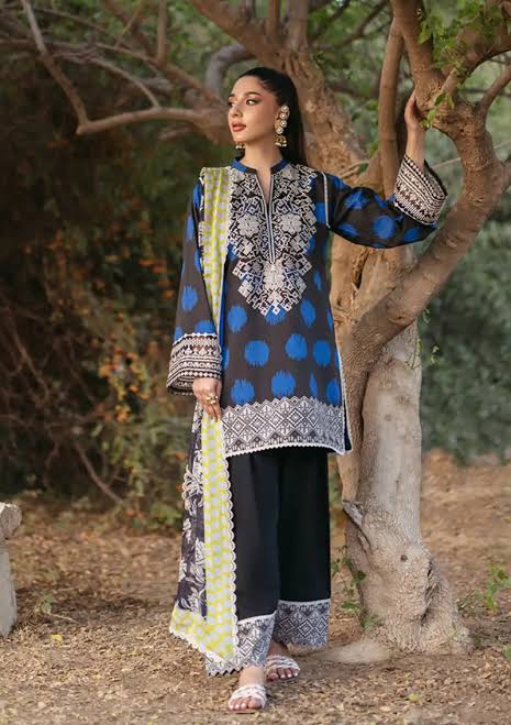 LAWN - ZAINAB CHOTTANI - TAHRA LAWN - FREYA 10-B - (SALE)