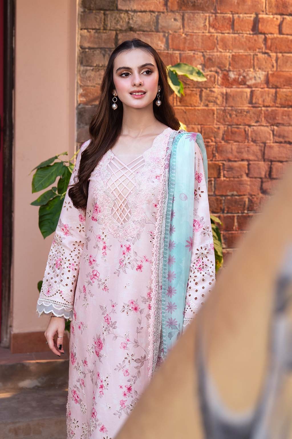 LAWN - NEESHAY - UNSTICHED - PECHE