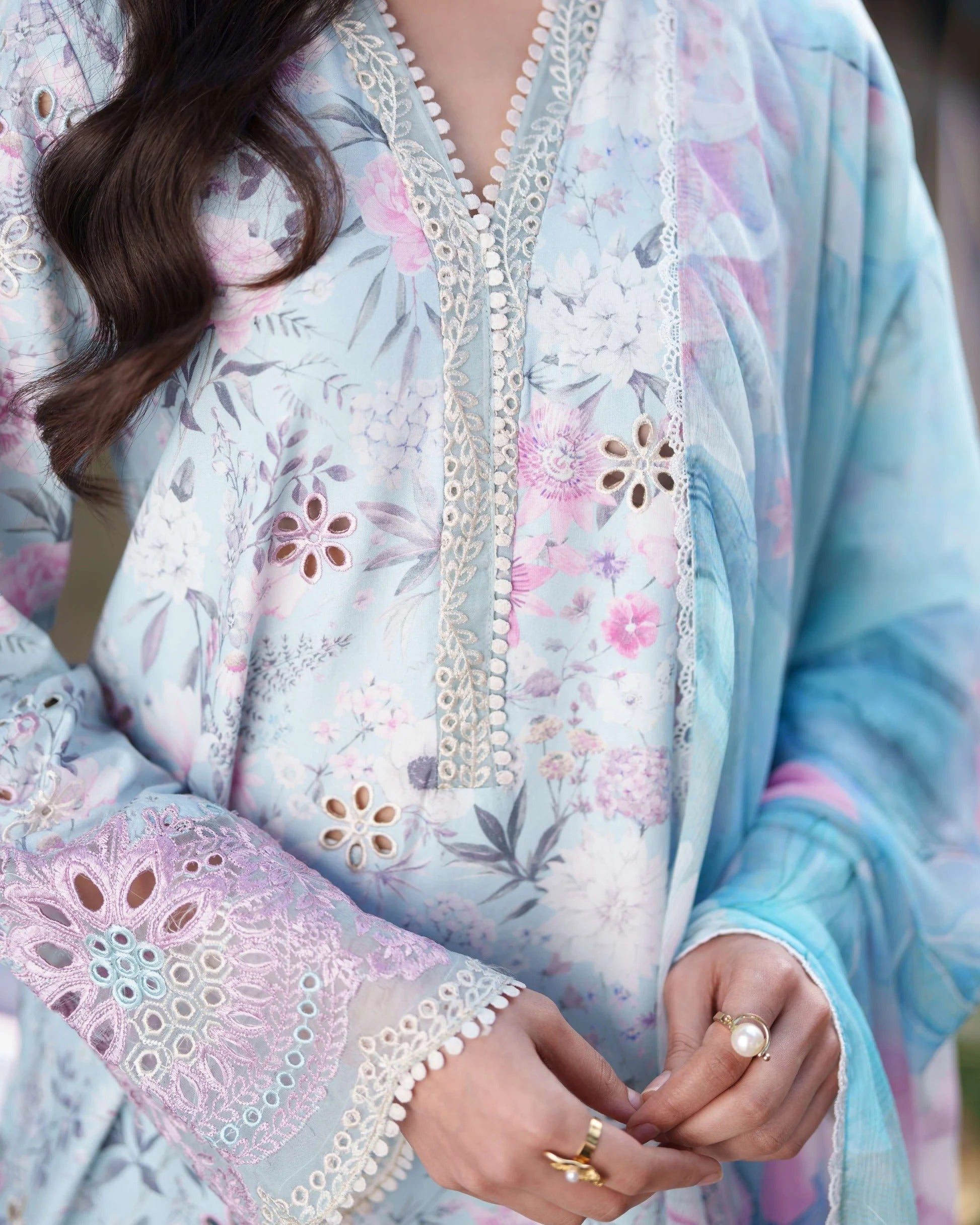 LAWN - NEESHAY - UNSTICHED - FLEURIE