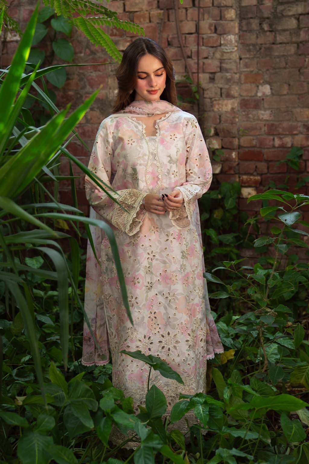 LAWN - NEESHAY - UNSTICHED - WHIMSY