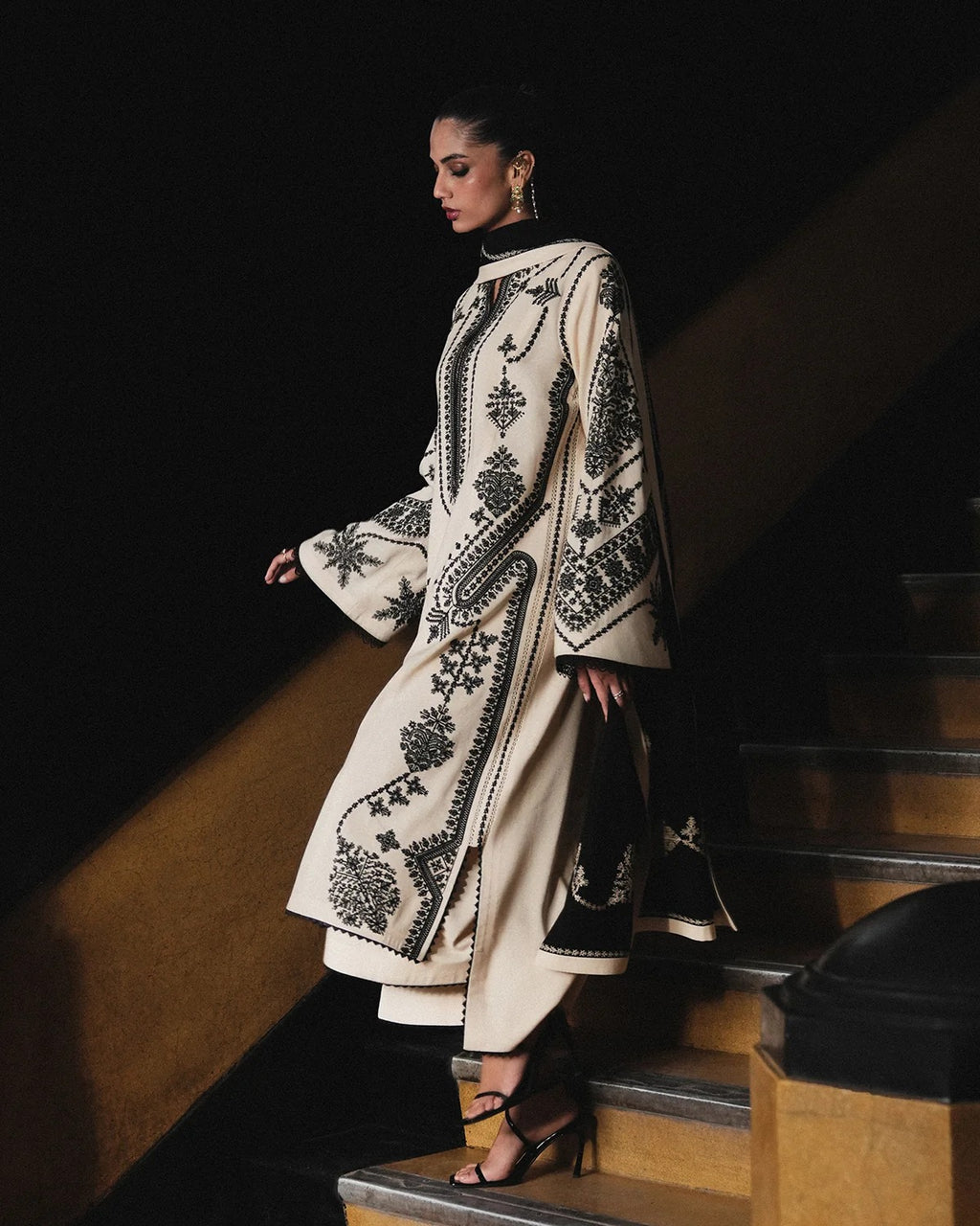 KARANDI - JUGNU - EMBROIDERED - NIGAH
