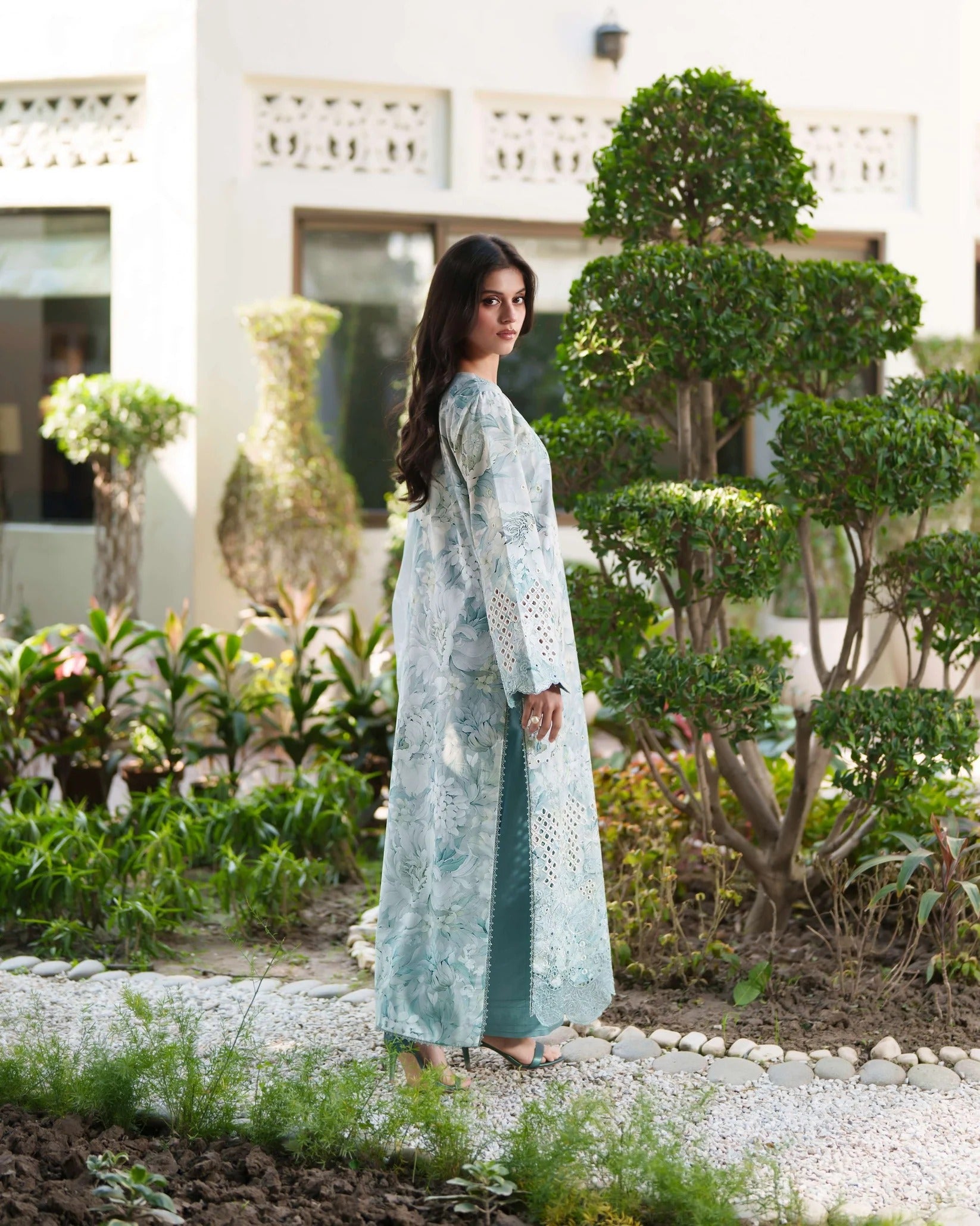 LAWN - NEESHAY - UNSTICHED - CALIXA