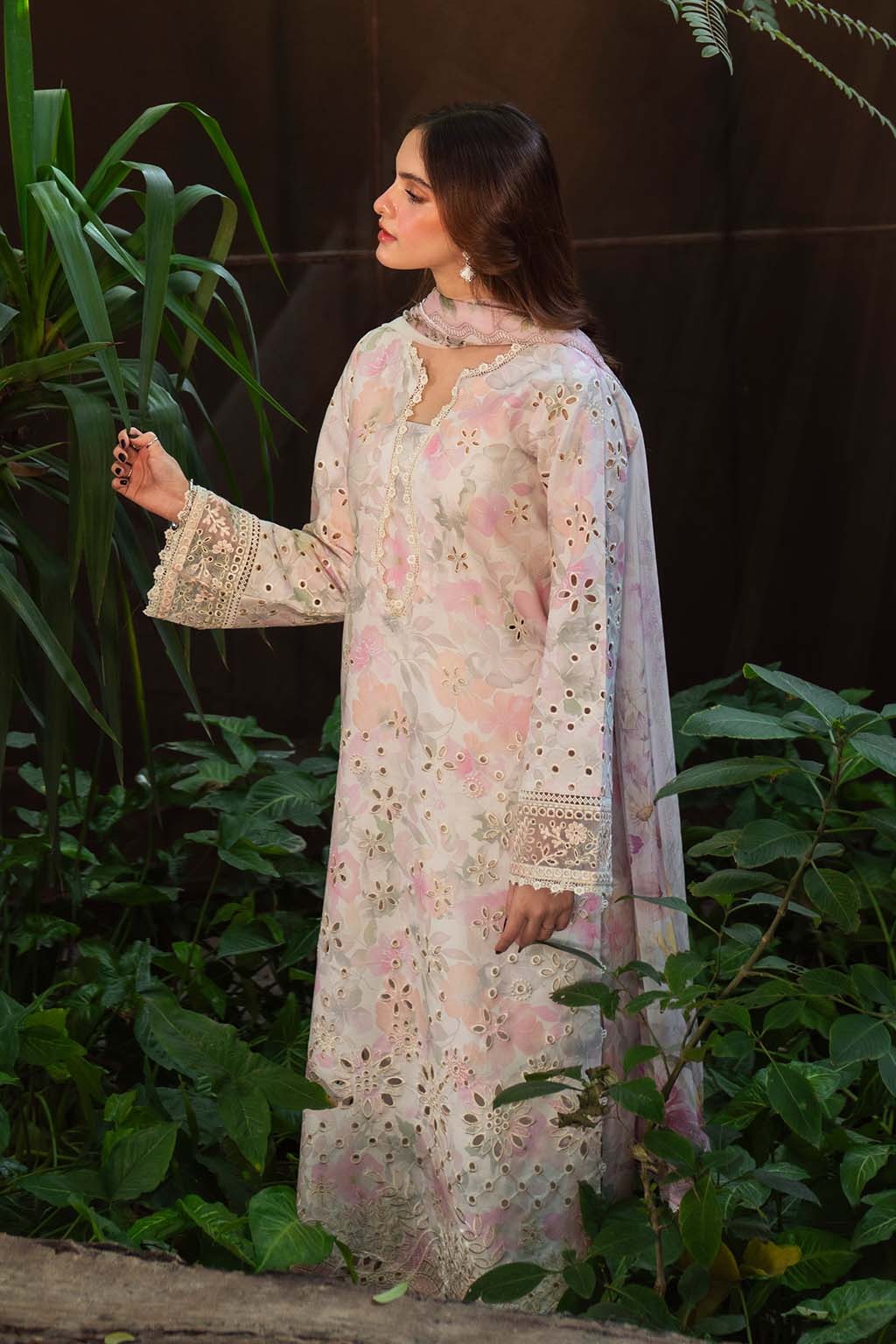 LAWN - NEESHAY - UNSTICHED - WHIMSY