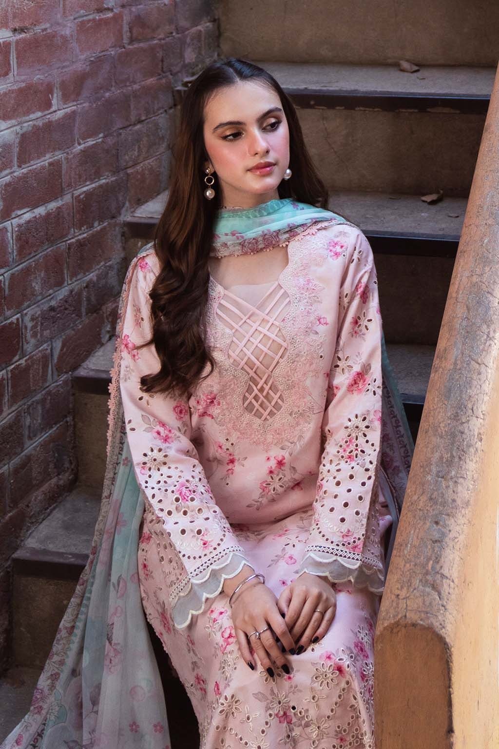 LAWN - NEESHAY - UNSTICHED - PECHE