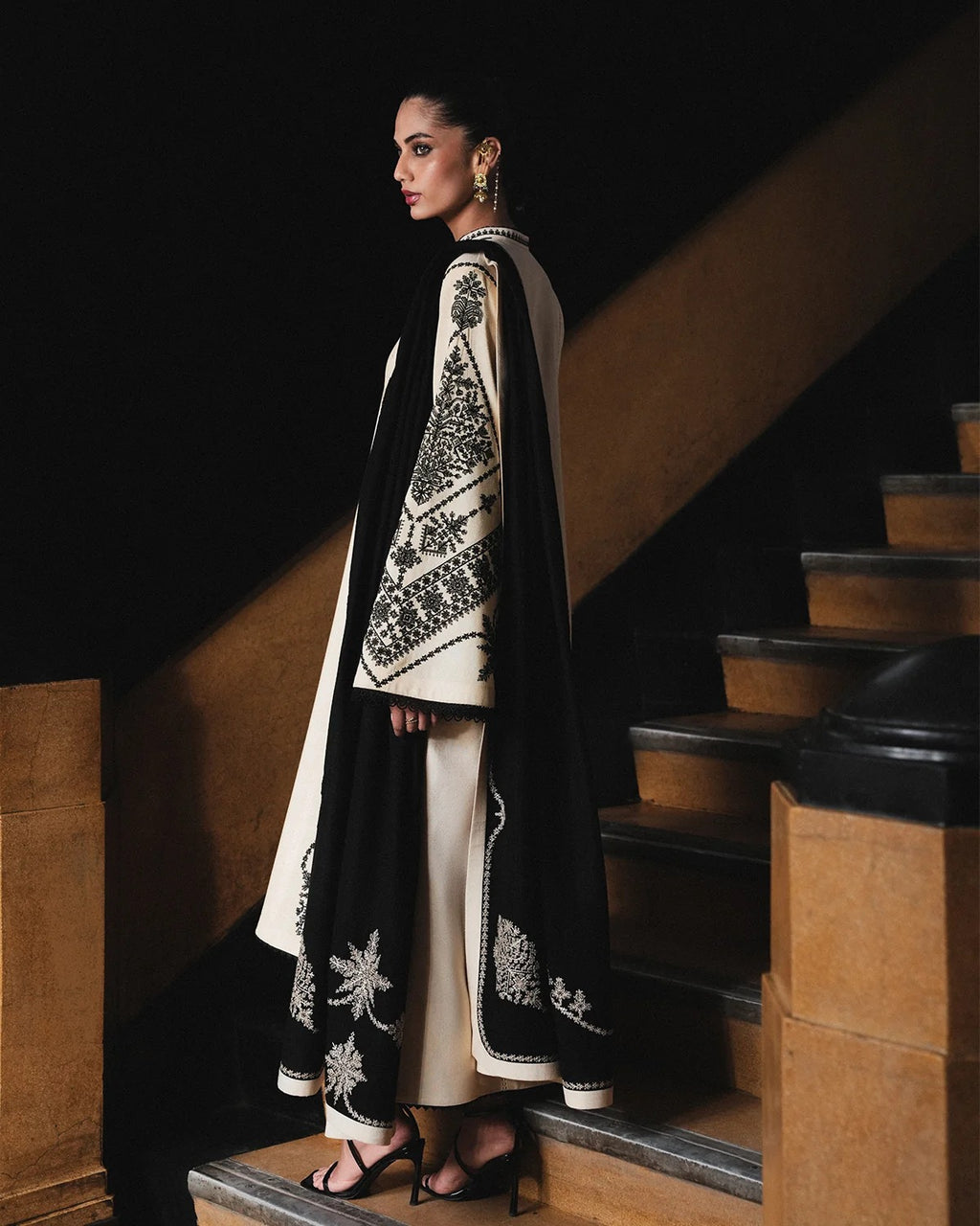 KARANDI - JUGNU - EMBROIDERED - NIGAH