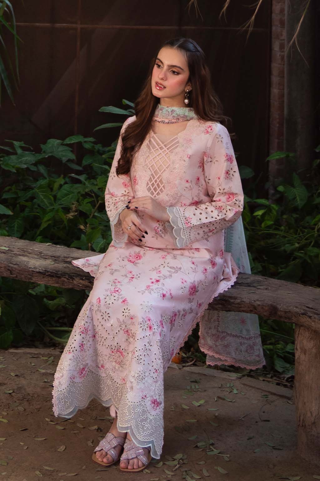 LAWN - NEESHAY - UNSTICHED - PECHE