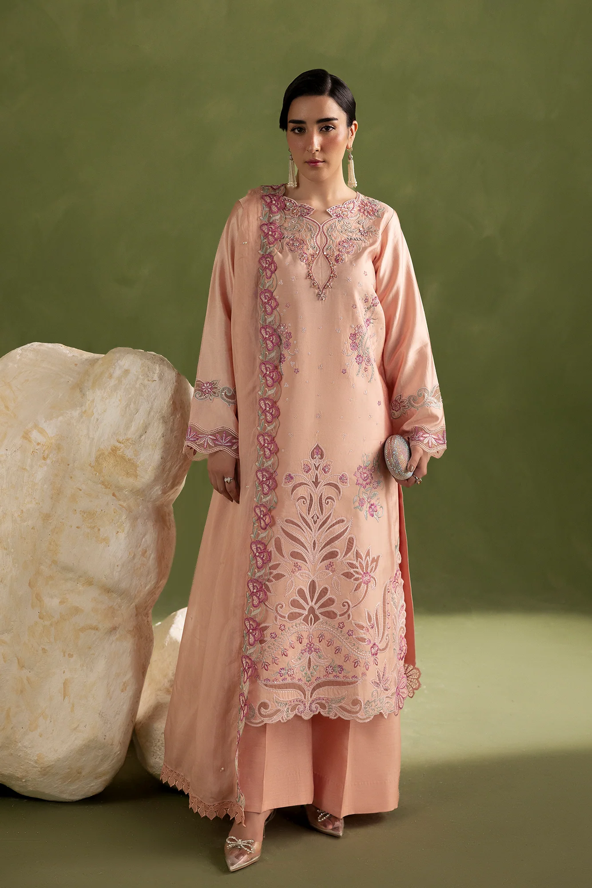 SILK - RAJ BARI - SILAH  - POISE