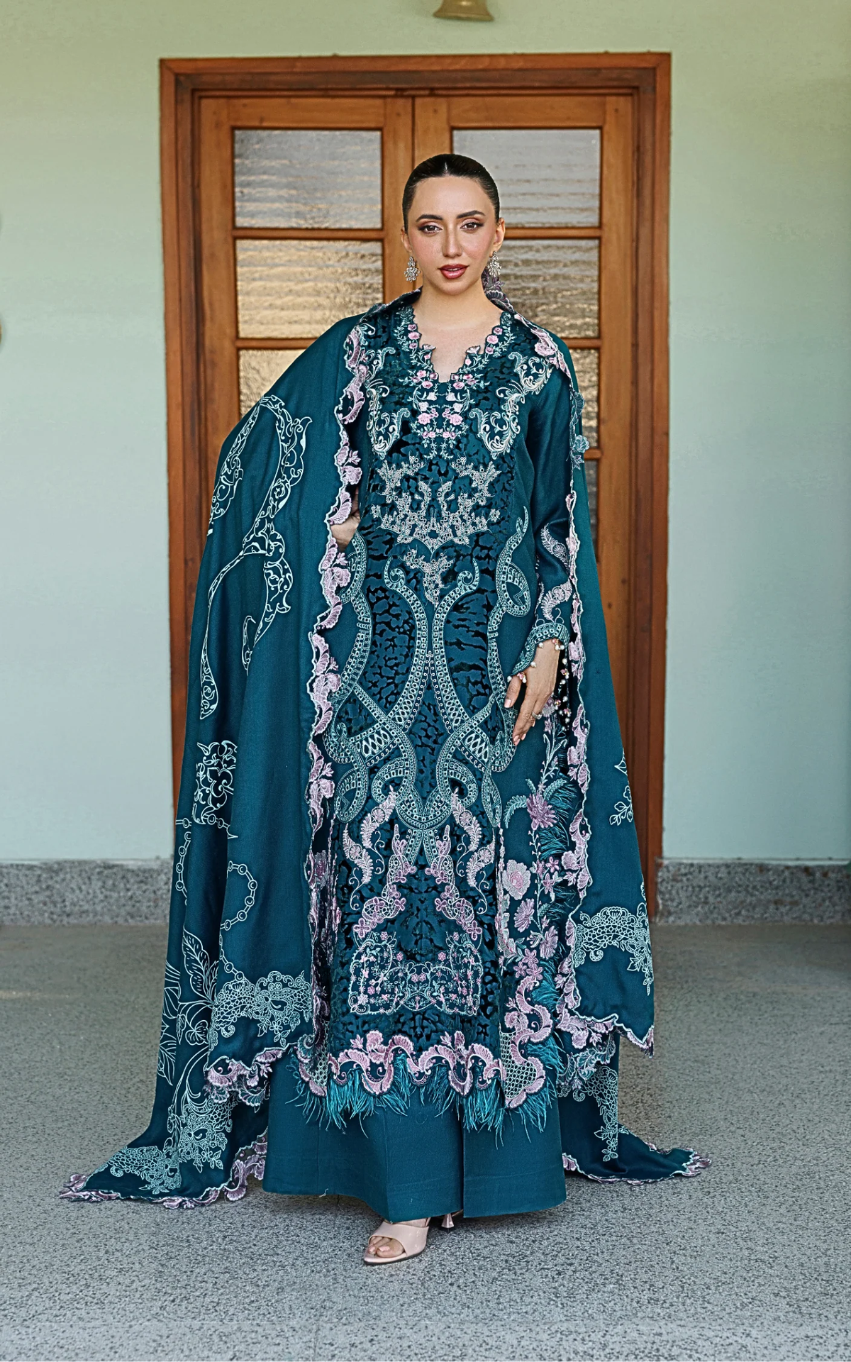 VELVET - ASIFA NABEEL - PLUSH - SECRET GARDEN